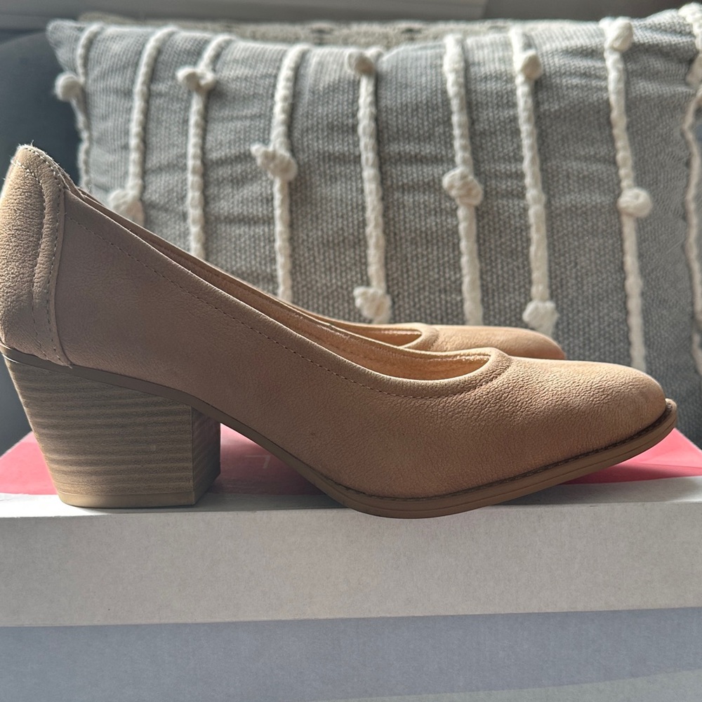 Natural Soul Tan Block Heel Shoes